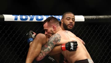 HOUSTON, TEXAS - FEBRUARY 08: (L-R) James Krause and Trevin Giles in their Middleweight bout during UFC 247 at Toyota Center on February 08, 2020 in Houston, Texas. (Photo by Ronald Martinez/Getty Images)