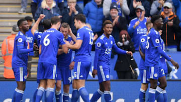 LEICESTER, ENGLAND - SEPTEMBER 22: Jamie Vardy of Leicester City celebrates with teammates after scoring his team's third goal during the Premier League match between Leicester City and Huddersfield Town at The King Power Stadium on September 22, 2018 in Leicester, United Kingdom. (Photo by Laurence Griffiths/Getty Images)