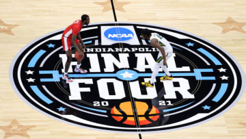 INDIANAPOLIS, INDIANA - APRIL 03: DeJon Jarreau #3 of the Houston Cougars dribbles against Davion Mitchell #45 of the Baylor Bears in the first half during the 2021 NCAA Final Four semifinal at Lucas Oil Stadium on April 03, 2021 in Indianapolis, Indiana. (Photo by Andy Lyons/Getty Images)