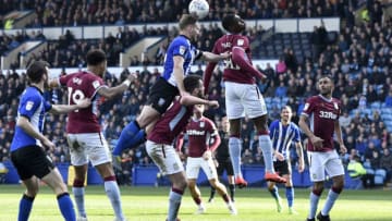 SHEFFIELD, ENGLAND - APRIL 06: Tom Lees of Sheffield Wednesday wins a header from Kortney Hause of Aston Villa during the Bet Championship match between Sheffield Wednesday and Aston Villa at Hillsborough Stadium on April 06, 2019 in Sheffield, England. (Photo by George Wood/Getty Images)