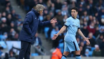 MANCHESTER, ENGLAND - DECEMBER 28: Manuel Pellegrini, manager of Manchester City has words with Samir Nasri of Manchester City during the Barclays Premier League match between Manchester City and Burnley at Etihad Stadium on December 28, 2014 in Manchester, England. (Photo by Jan Kruger/Getty Images)