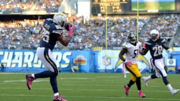 Oct 12, 2015; San Diego, CA, USA; San Diego Chargers tight end Antonio Gates (85) catches a six-yard touchdown pass in the first quarter against the Pittsburgh Steelers at Qualcomm Stadium. Mandatory Credit: Kirby Lee-USA TODAY Sports