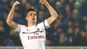 BERGAMO, ITALY - FEBRUARY 16: Krzysztof Piatek of AC Milan celebrates his second goal during the Serie A match between Atalanta BC and AC Milan at Stadio Atleti Azzurri d'Italia on February 16, 2019 in Bergamo, Italy. (Photo by Marco Luzzani/Getty Images)