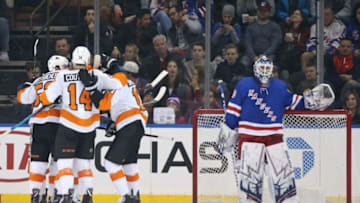 NEW YORK, NY - DECEMBER 23: Wayne Simmonds #17 and the Philadelphia Flyers celebrates with teammates after scoring a goal in the third period against Henrik Lundqvist #30 of the New York Rangers at Madison Square Garden on December 23, 2018 in New York City. (Photo by Jared Silber/NHLI via Getty Images)