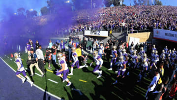 PASADENA, CA - JANUARY 01: The Washington Huskies run on to the field during the Rose Bowl Game presented by Northwestern Mutual at the Rose Bowl on January 1, 2019 in Pasadena, California. (Photo by Harry How/Getty Images)