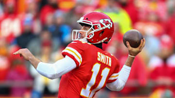 KANSAS CITY, MO - JANUARY 6: Quarterback Alex Smith No. 11 of the Kansas City Chiefs throws a pass during the first quarter of the AFC Wild Card Playoff Game against the Tennessee Titans at Arrowhead Stadium on January 6, 2018 in Kansas City, Missouri. (Photo by Dilip Vishwanat/Getty Images)