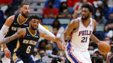 Joel Embiid #21 of the Philadelphia 76ers drives against Nickeil Alexander-Walker #6 and Jonas Valanciunas #17 of the New Orleans Pelicans (Photo by Jonathan Bachman/Getty Images)