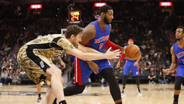 Nov 11, 2016; San Antonio, TX, USA; San Antonio Spurs center Pau Gasol (16, left) tries to steal the ball from Detroit Pistons center Andre Drummond (0) during the second half at AT&T Center. Mandatory Credit: Soobum Im-USA TODAY Sports