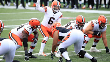 CINCINNATI, OHIO - OCTOBER 25: Baker Mayfield #6 of the Cleveland Browns gives instructions to his team against the Cincinnati Bengals at Paul Brown Stadium on October 25, 2020 in Cincinnati, Ohio. (Photo by Andy Lyons/Getty Images)