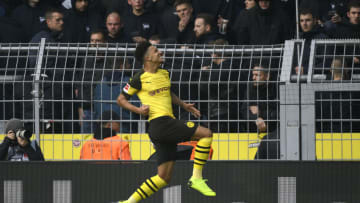 DORTMUND, GERMANY - OCTOBER 27: Players of Borussia Dortmund celebrate scoring their first goal during the Bundesliga match between Borussia Dortmund and Hertha BSC at the Signal Iduna Park on October 27, 2018 in Dortmund, Germany. (Photo by Alexander Simoes/Borussia Dortmund/Getty Images)