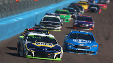 PHOENIX, AZ - NOVEMBER 11: Chase Elliott, driver of the #9 NAPA Auto Parts Chevrolet, leads a pack of cars during the Monster Energy NASCAR Cup Series Can-Am 500 at ISM Raceway on November 11, 2018 in Phoenix, Arizona. (Photo by Sarah Crabill/Getty Images)