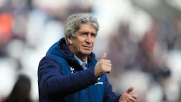 LONDON, ENGLAND - MAY 04: Manuel Pellegrini, Manager of West Ham United gives his team instructions during the Premier League match between West Ham United and Southampton FC at London Stadium on May 04, 2019 in London, United Kingdom. (Photo by Marc Atkins/Getty Images)
