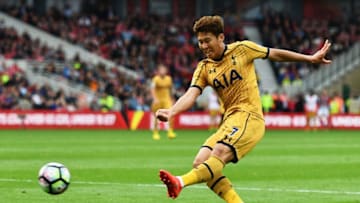 MIDDLESBROUGH, ENGLAND - SEPTEMBER 24: Heung-Min Son of Tottenham Hotspur shoots during the Premier League match between Middlesbrough and Tottenham Hotspur at the Riverside Stadium on September 24, 2016 in Middlesbrough, England. (Photo by Dan Mullan/Getty Images)