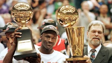 Michael Jordan, Phil Jackson, Chicago Bulls (Photo by JEFF HAYNES/AFP via Getty Images)