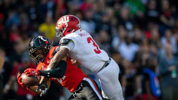 Cincinnati Bearcats wide receiver Tyler Scott catches pass against the Indiana Hoosiers. The Enquirer.