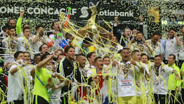 MEXICO CITY, MEXICO - APRIL 27: Players of America celebrate after winning the Final second leg match between America and Tigres UANL as part of the Concacaf Champions League 2016 at Azteca Stadium on April 27, 2016 in Mexico City, Mexico. (Photo by Hector Vivas/LatinContent/Getty Images)