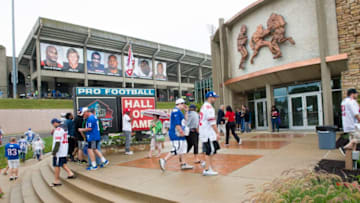 CANTON, OH - AUGUST 2: Fans take a photo outside the Hall of Fame prior to the NFL Class of 2014 Pro Football Hall of Fame Enshrinement Ceremony at Fawcett Stadium on August 2, 2014 in Canton, Ohio. (Photo by Jason Miller/Getty Images)
