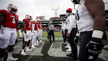 Cincinnati Bearcats face Louisville Cardinals in the 2022 Wasabi Fenway Bowl in Boston. Getty Images.