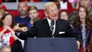 FORT WAYNE, IN - NOVEMBER 05: Former Notre Dame football coach Lou Holtz (Photo by Aaron P. Bernstein/Getty Images)