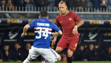 GENOA, GE - JANUARY 24: Radja Nainggolan of Roma opposed to Lucas Torreira of Sampdoria during the Serie A match between UC Sampdoria and AS Roma on January 24, 2018 in Genoa, Italy. (Photo by Paolo Rattini/Getty Images)