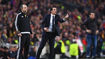 BARCELONA, SPAIN - MARCH 08: Unai Emery head coach of PSG gives instructions from the touchline uring the UEFA Champions League Round of 16 second leg match between FC Barcelona and Paris Saint-Germain at Camp Nou on March 8, 2017 in Barcelona, Spain. (Photo by Michael Regan/Getty Images)