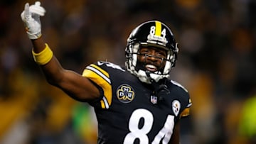 PITTSBURGH, PA - NOVEMBER 26: Antonio Brown #84 of the Pittsburgh Steelers reacts after a 33 yard touchdown reception in the fourth quarter during the game against the Green Bay Packers at Heinz Field on November 26, 2017 in Pittsburgh, Pennsylvania. (Photo by Justin K. Aller/Getty Images)