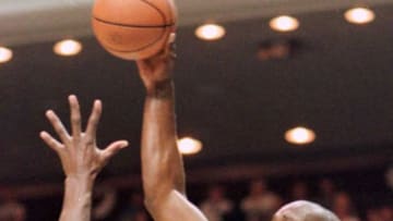 Orlando Magic center Shaquille O'Neal and San Antonio Spurs center David Robinson were two of the best centers in the league in the mid-1990s. (Photo credit should read TONY RANZE/AFP via Getty Images)