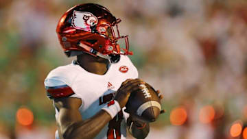 Sep 24, 2016; Huntington, WV, USA; Louisville Cardinals quarterback Lamar Jackson (8) looks to pass against the Marshall Thundering Herd in the first half at Joan C. Edwards Stadium. Mandatory Credit: Aaron Doster-USA TODAY Sports
