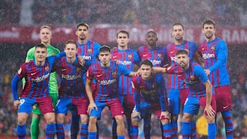 Players of FC Barcelona pose for a team photo. (Photo by Fran Santiago/Getty Images)