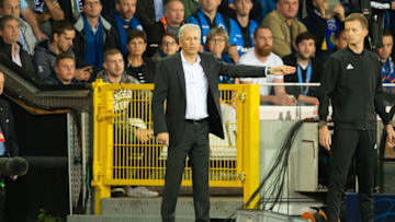 BRUGGE, BELGIUM - SEPTEMBER 18: Head coach Lucien Favre of Borussia Dortmund gestures during the UEFA Champions League Group A match between Club Brugge and Borussia Dortmund at Jan Breydel Stadium on September 18, 2018 in Brugge, Belgium. (Photo by TF-Images/Getty Images)