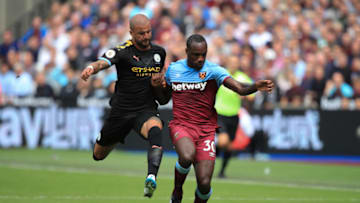 LONDON, ENGLAND - AUGUST 10: Michail Antonio of West Ham United in action with Kyle Walker of Manchester City during the Premier League match between West Ham United and Manchester City at London Stadium on August 10, 2019 in London, United Kingdom. (Photo by Marc Atkins/Getty Images)