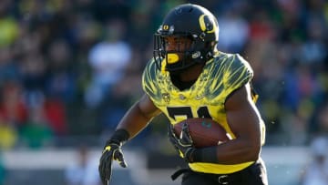 EUGENE, OR - OCTOBER 28: Royce Freeman #21 of the Oregon Ducks runs the ball against the Utah Utes at Autzen Stadium on October 28, 2017 in Eugene, Oregon. (Photo by Jonathan Ferrey/Getty Images)