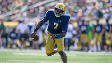 SOUTH BEND, IN - SEPTEMBER 15: Notre Dame Fighting Irish quarterback Brandon Wimbush (7) runs the ball in the 1st quarter during a college football game between the Vanderbilt Commodores and the Notre Dame Fighting Irish on September 15, 2018, at Notre Dame Stadium in South Bend, IN. (Photo by Daniel Bartel/Icon Sportswire via Getty Images)