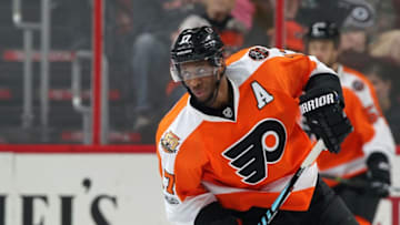 PHILADELPHIA, PA - APRIL 08: Wayne Simmonds
