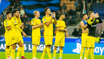 MILAN, ITALY - OCTOBER 23: The team of Borussia Dortmund after the final whistle during the Group F - UEFA Champions League match at the Giuseppe-Meazza-Stadium on October 23, 2019 in Milan, Italy. (Photo by Alexandre Simoes/Borussia Dortmund via Getty Images)