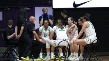 PORTLAND, OREGON - NOVEMBER 30: Head coach Kelly Graves of the Oregon Ducks talks to his players prior to tip off against the Portland Pilots at Chiles Center on November 30, 2020 in Portland, Oregon. (Photo by Soobum Im/Getty Images)