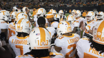 Tennessee Volunteers quarterback Joe Milton III and quarterback Hendon Hooker . (George Walker IV - USA TODAY Sports)