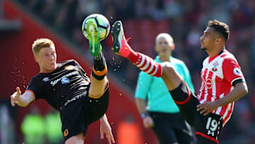 SOUTHAMPTON, ENGLAND - APRIL 29: Sam Clucas of Hull City and Sofiane Boufal of Southampton during the Premier League match between Southampton and Hull City at St Mary's Stadium on April 29, 2017 in Southampton, England. (Photo by Catherine Ivill - AMA/Getty Images)