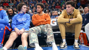 Josh Giddey #3 of the Oklahoma City Thunder, Jeremiah Robinson-Earl #50 of the Oklahoma City Thunder and Chet Holmgren #7 of the Oklahoma City Thunder (Photo by Ian Maule/Getty Images)