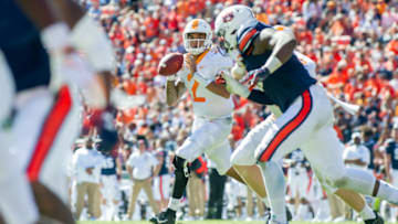AUBURN, AL - OCTOBER 13: Quarterback Jarrett Guarantano #2 of the Tennessee Volunteers looks to throw the ball in traffic during their game against the Auburn Tigers at Jordan-Hare Stadium on October 13, 2018 in Auburn, Alabama. (Photo by Michael Chang/Getty Images)