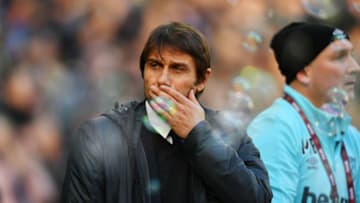LONDON, ENGLAND - DECEMBER 09: Antonio Conte, Manager of Chelsea looks on prior to the Premier League match between West Ham United and Chelsea at London Stadium on December 9, 2017 in London, England. (Photo by Dan Mullan/Getty Images)