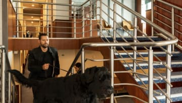 “On These Waters” – Following a frenzied attack by gunmen aboard an American-owned river cruise ship on the Danube, the Fly Team heads to Vienna to investigate why the boat was targeted. Also, Forrester realizes his feelings of mistrust caused by his past are affecting his personal relationships, on the CBS Original series FBI: INTERNATIONAL, Tuesday, April 26 (9:00-10:00 PM, ET/PT) on the CBS Television Network, and available to stream live and on demand on Paramount+.Pictured (L-R): Luke Kleintank as Special Agent Scott Forrester and Green as Tank. Photo: Nelly Kiss/CBS ©2022 CBS Broadcasting, Inc. All Rights Reserved.