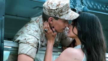 Purple Hearts. (L to R) Nicholas Galitzine as Luke, Sofia Carson as Cassie in Purple Hearts. Cr. Mark Fellman/Netflix © 2022.