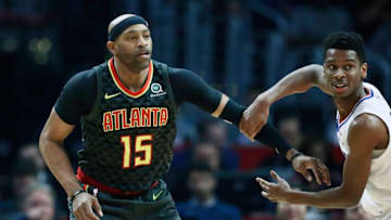 LOS ANGELES, CA - JANUARY 28: Vince Carter #15 of the Atlanta Hawks fights for position against the LA Clippers on January 28, 2019 at STAPLES Center in Los Angeles, California. NOTE TO USER: User expressly acknowledges and agrees that, by downloading and/or using this Photograph, user is consenting to the terms and conditions of the Getty Images License Agreement. Mandatory Copyright Notice: Copyright 2019 NBAE (Photo by Chris Elise/NBAE via Getty Images)
