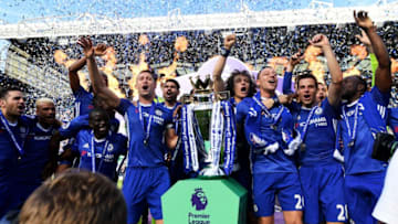 LONDON, ENGLAND - MAY 21: The Chelsea team celebrate with the Premier League Trophy after the Premier League match between Chelsea and Sunderland at Stamford Bridge on May 21, 2017 in London, England. (Photo by Michael Regan/Getty Images)