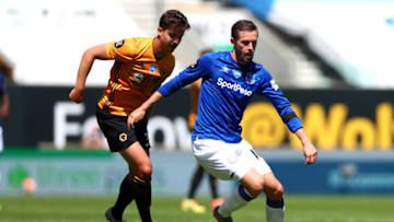 WOLVERHAMPTON, ENGLAND - JULY 12: Gylifi Sigurdsson of Everton and Leander Dendoncker of Wolverhampton Wanderers in action during the Premier League match between Wolverhampton Wanderers and Everton FC at Molineux on July 12, 2020 in Wolverhampton, England. Football Stadiums around Europe remain empty due to the Coronavirus Pandemic as Government social distancing laws prohibit fans inside venues resulting in all fixtures being played behind closed doors. (Photo by Chloe Knott - Danehouse/Getty Images)