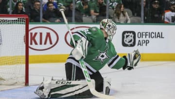 DALLAS, TX - MARCH 27: Dallas Stars goalie Kari Lehtonen (32) makes the save against the Philadelphia Flyers during the game between the Dallas Stars and the Philadelphia Flyers on March 27, 2018 at American Airlines Center in Dallas, Texas. Dallas defeats Philadelphia 3-2 in overtime. (Photo by Matthew Pearce/Icon Sportswire via Getty Images)