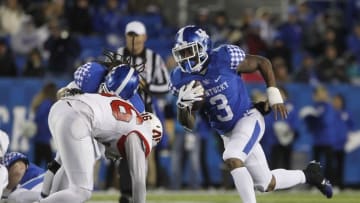 Nov 19, 2016; Lexington, KY, USA; Kentucky Wildcats running back Jojo Kemp (3) runs the ball against Austin Peay Governors defensive back Gunnar Scholato (36) in the second half at Commonwealth Stadium. Kentucky defeated Austin Peay 49-13. Mandatory Credit: Mark Zerof-USA TODAY Sports