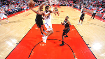 HOUSTON, TX - MARCH 30: Alan Williams #15 of the Phoenix Suns shoots a lay up against the Houston Rockets on March 30, 2018 at the Toyota Center in Houston, Texas. NOTE TO USER: User expressly acknowledges and agrees that, by downloading and or using this photograph, User is consenting to the terms and conditions of the Getty Images License Agreement. Mandatory Copyright Notice: Copyright 2018 NBAE (Photo by Bill Baptist/NBAE via Getty Images)