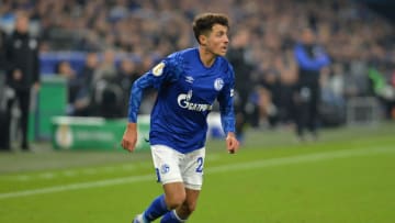 GELSENKIRCHEN, GERMANY - FEBRUARY 04: (BILD ZEITUNG OUT) Alessandro Schoepf of FC Schalke 04 controls the ball during the DFB Cup round of sixteen match between FC Schalke 04 and Hertha BSC at Veltins Arena on February 4, 2020 in Gelsenkirchen, Germany. (Photo by Ralf Treese/DeFodi Images via Getty Images)